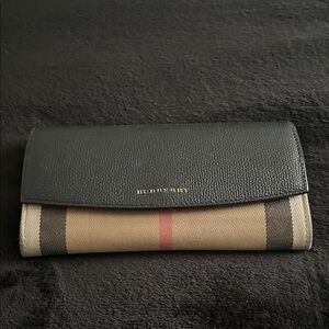Burberry Black Leather & Beige Vintage Check Wallet with Red Stripe